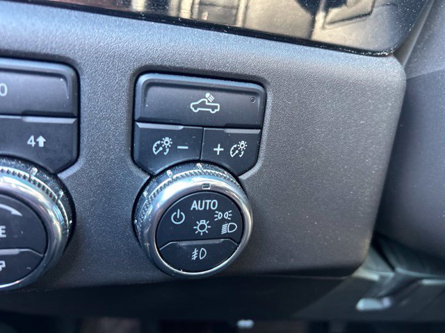 Used 2024 White GMC Elevation image 27