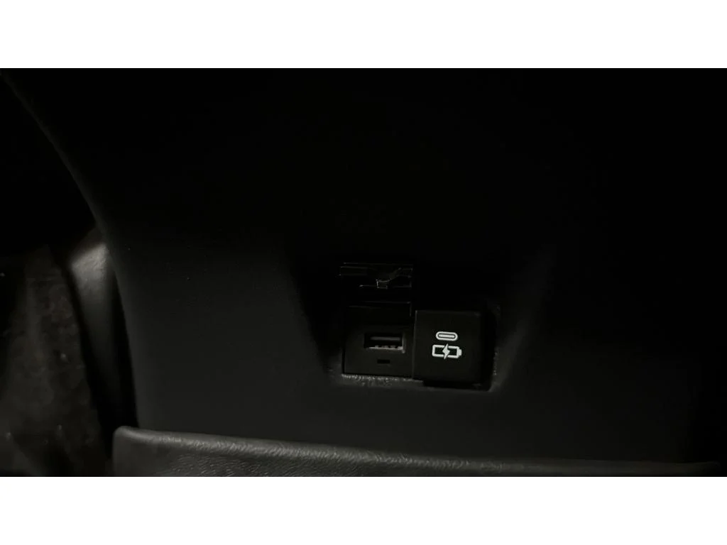 Used 2025 Ice Cap Toyota SE FWD 1 OWNER image 33