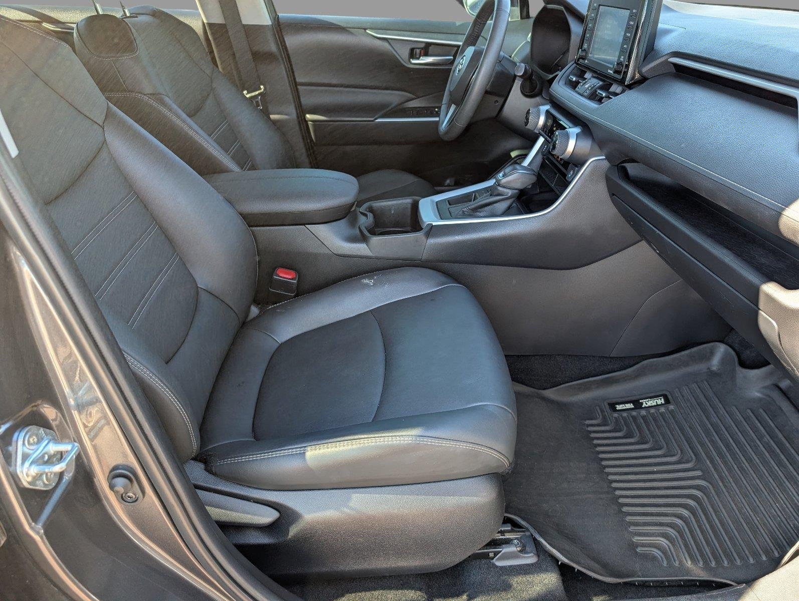 Used 2022 Magnetic Gray Metallic Toyota XLE Premium image 40