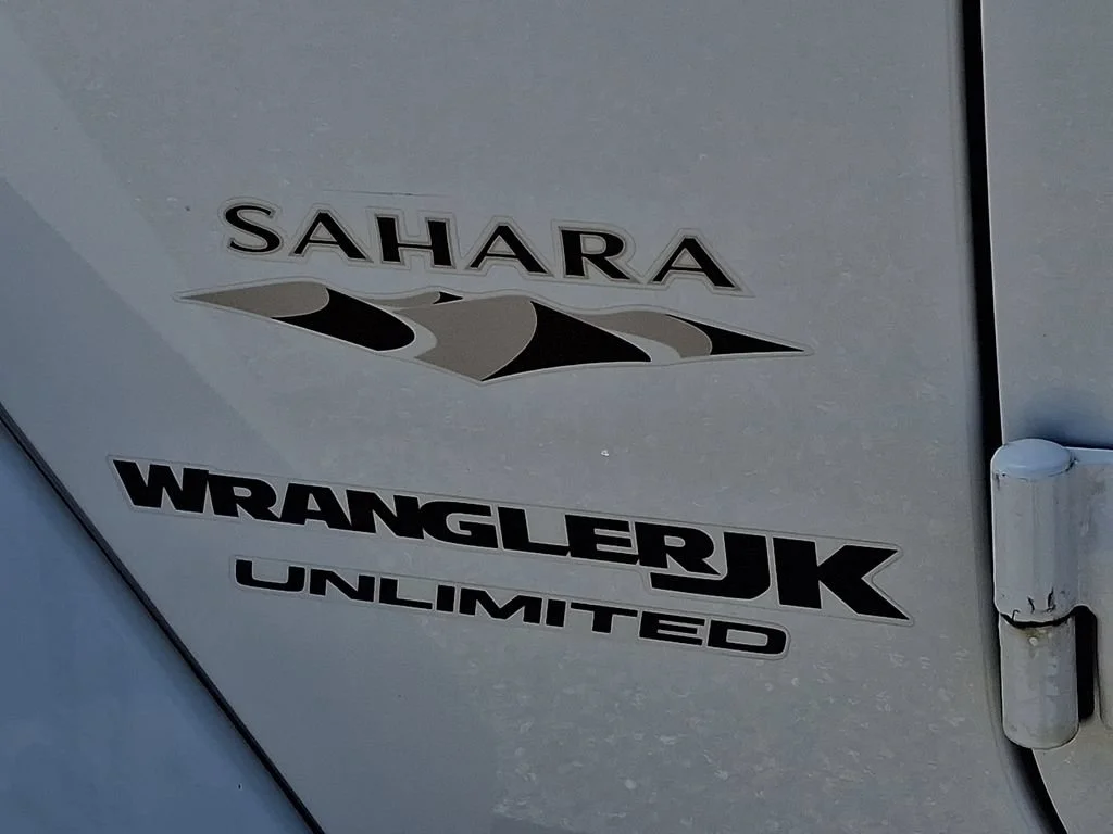 Used 2018 Bright White Clearcoat Jeep Sahara image 32