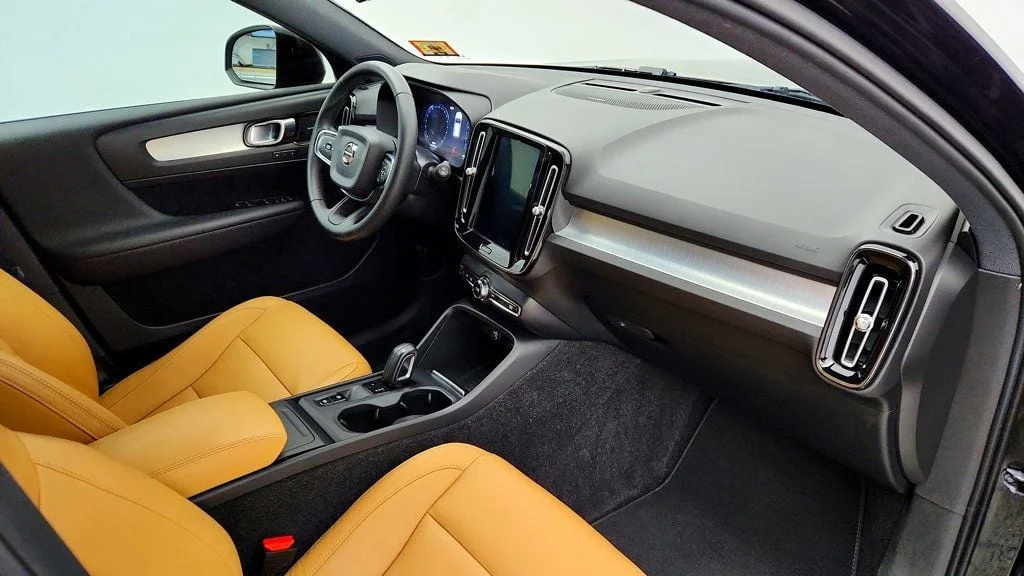 Used 2019 Black Stone Volvo T5 AWD Momentum w/ Premium, Vision & Multimedia Pkgs image 24
