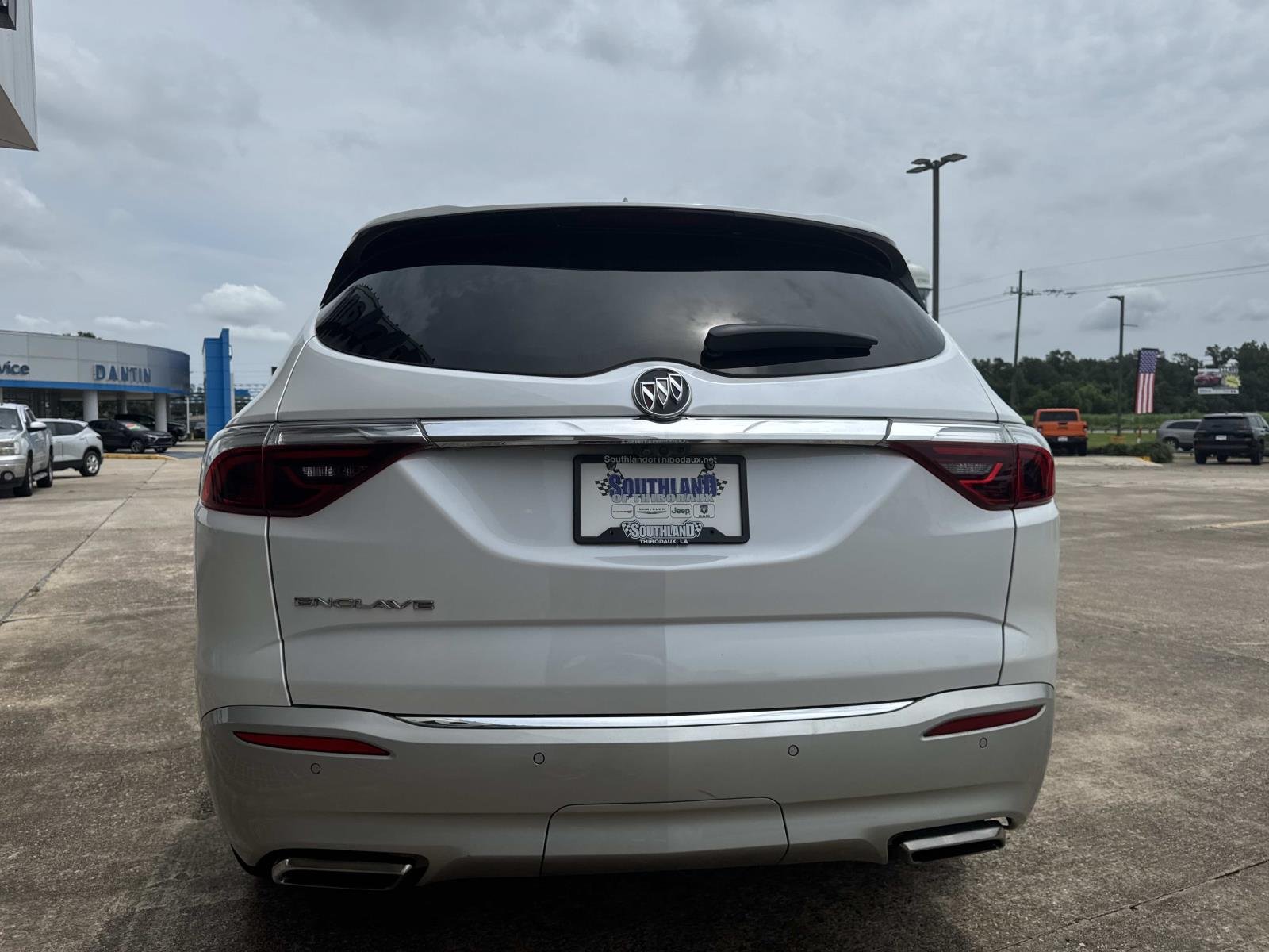 Used 2022 White Frost Tricoat Buick Premium image 6