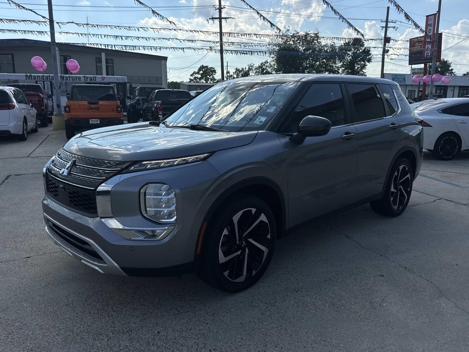 Used 2022 Alloy Silver Metallic Mitsubishi SE Launch Edition image 3