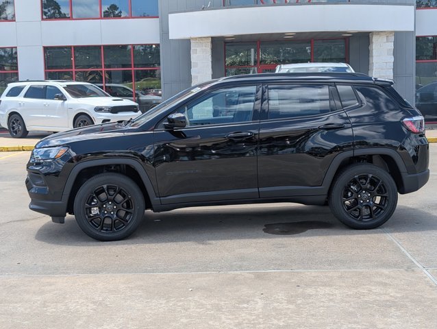 New 2026 Diamond Black Crystal Pearl-Coat Exterior Paint Jeep Latitude Altitude image 2