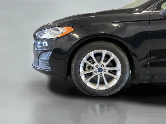 Used 2019 Black Ford SE image 33