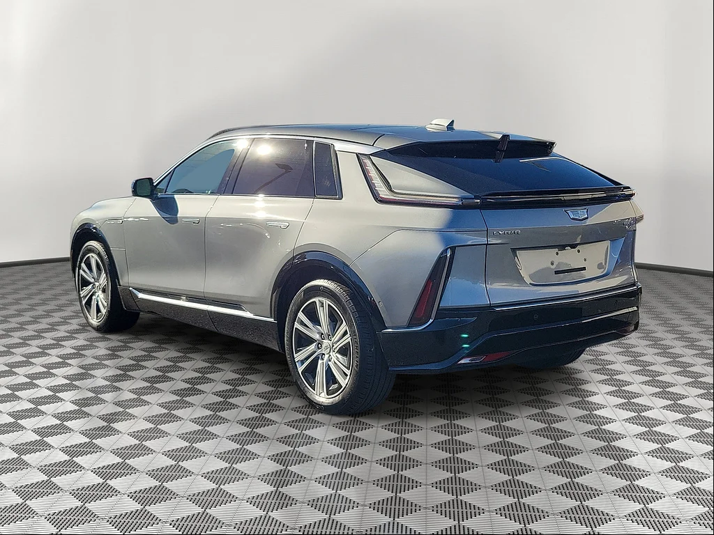 2024 Cadillac LYRIQ Tech, photo 2 of 12