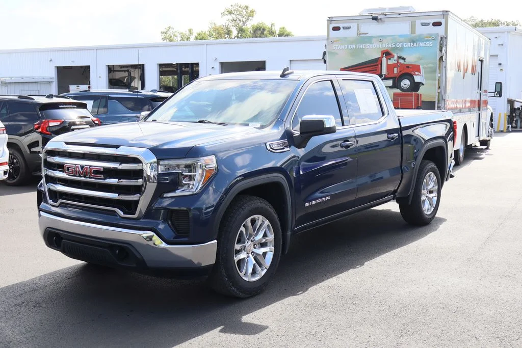 Used 2020 Blue GMC SLE image 5