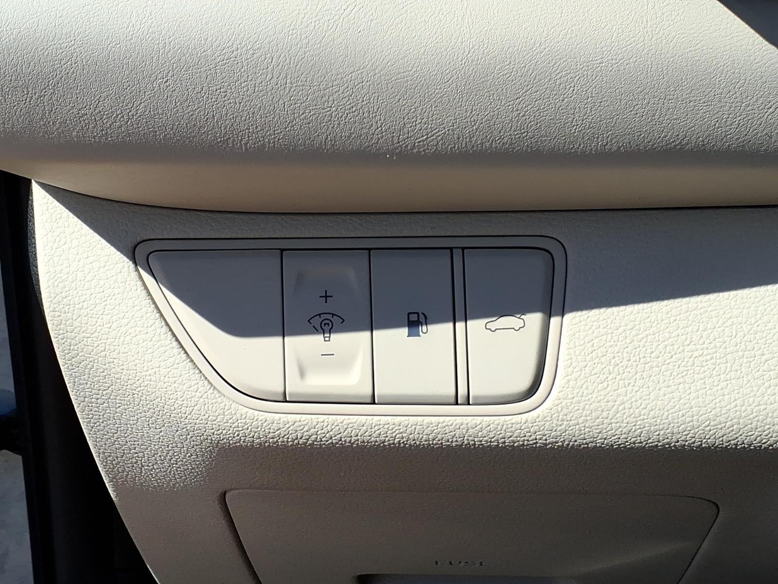 2026 GENESIS G70 Standard - Photo 28