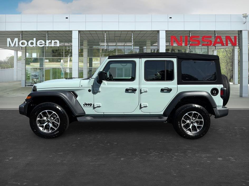 Used 2024 Earl Clearcoat Jeep Sport S image 2