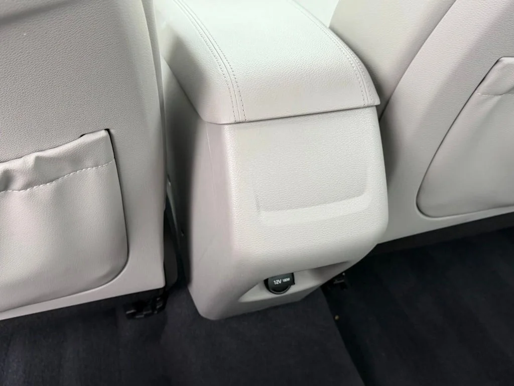 Used 2017 Lakeside Blue Hyundai Sport image 17