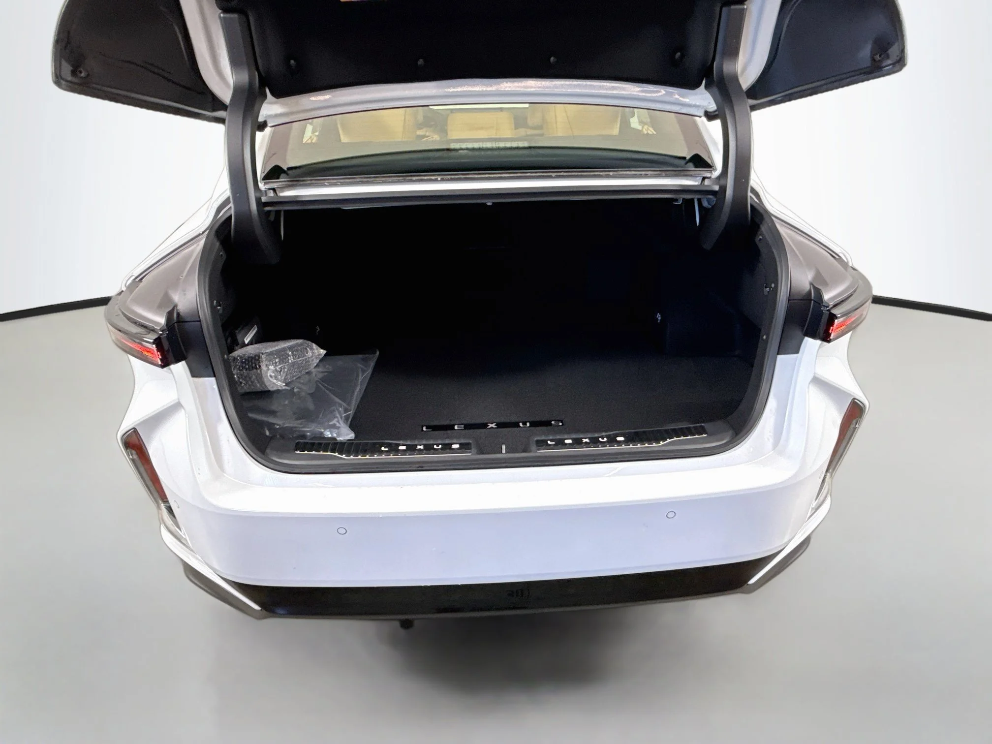 New 2026 Ultra White Lexus ES 500e PREMIUM AWD image 24