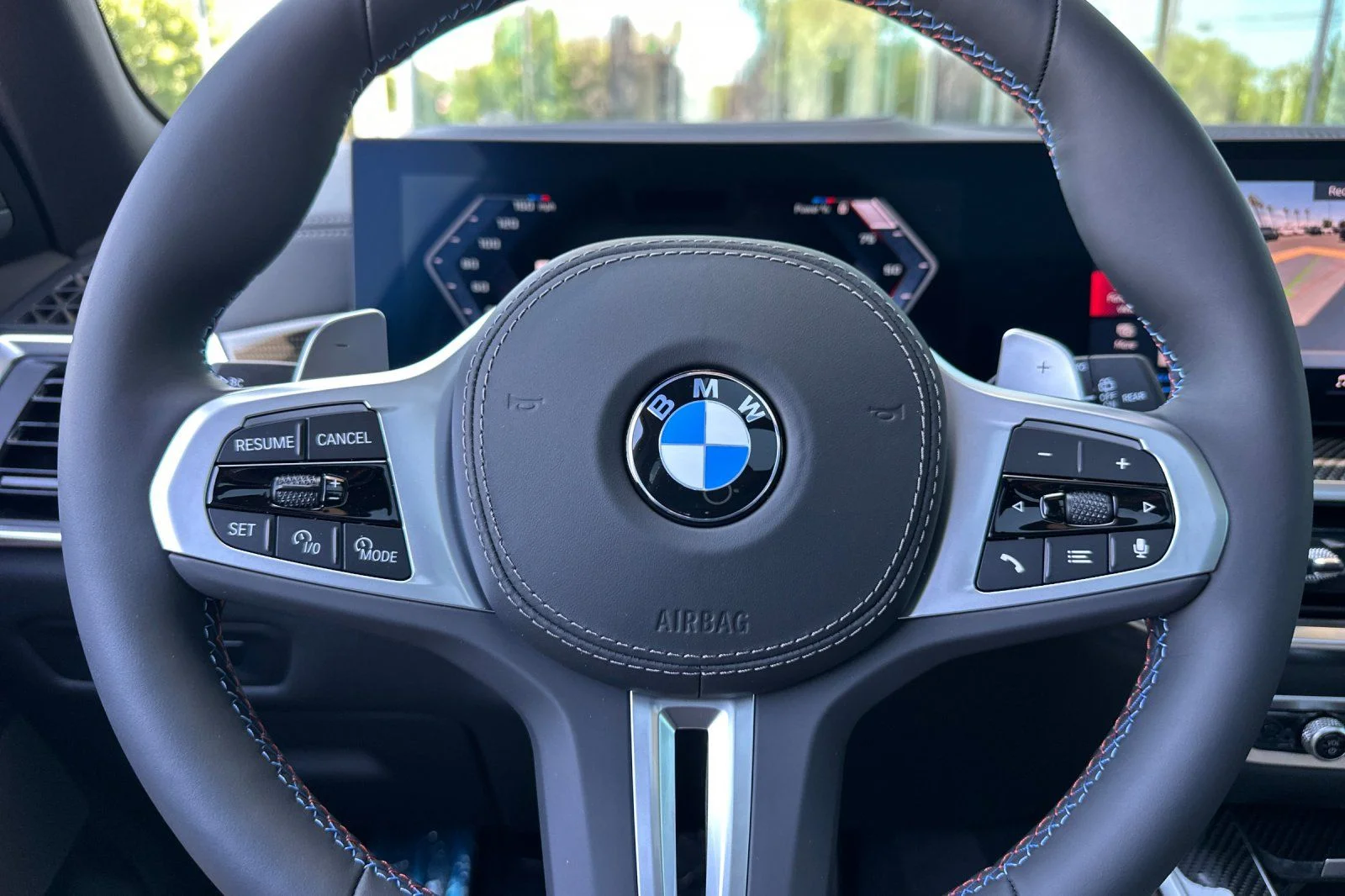 New 2026 Manhattan Green Metallic BMW M60i image 21