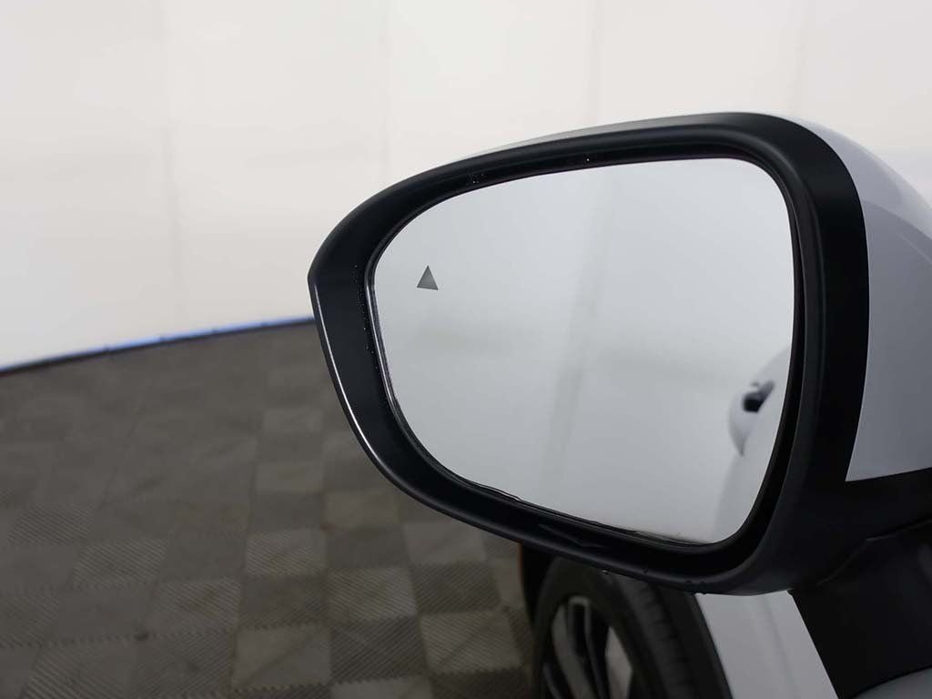 New 2026 White Mitsubishi SEL image 42