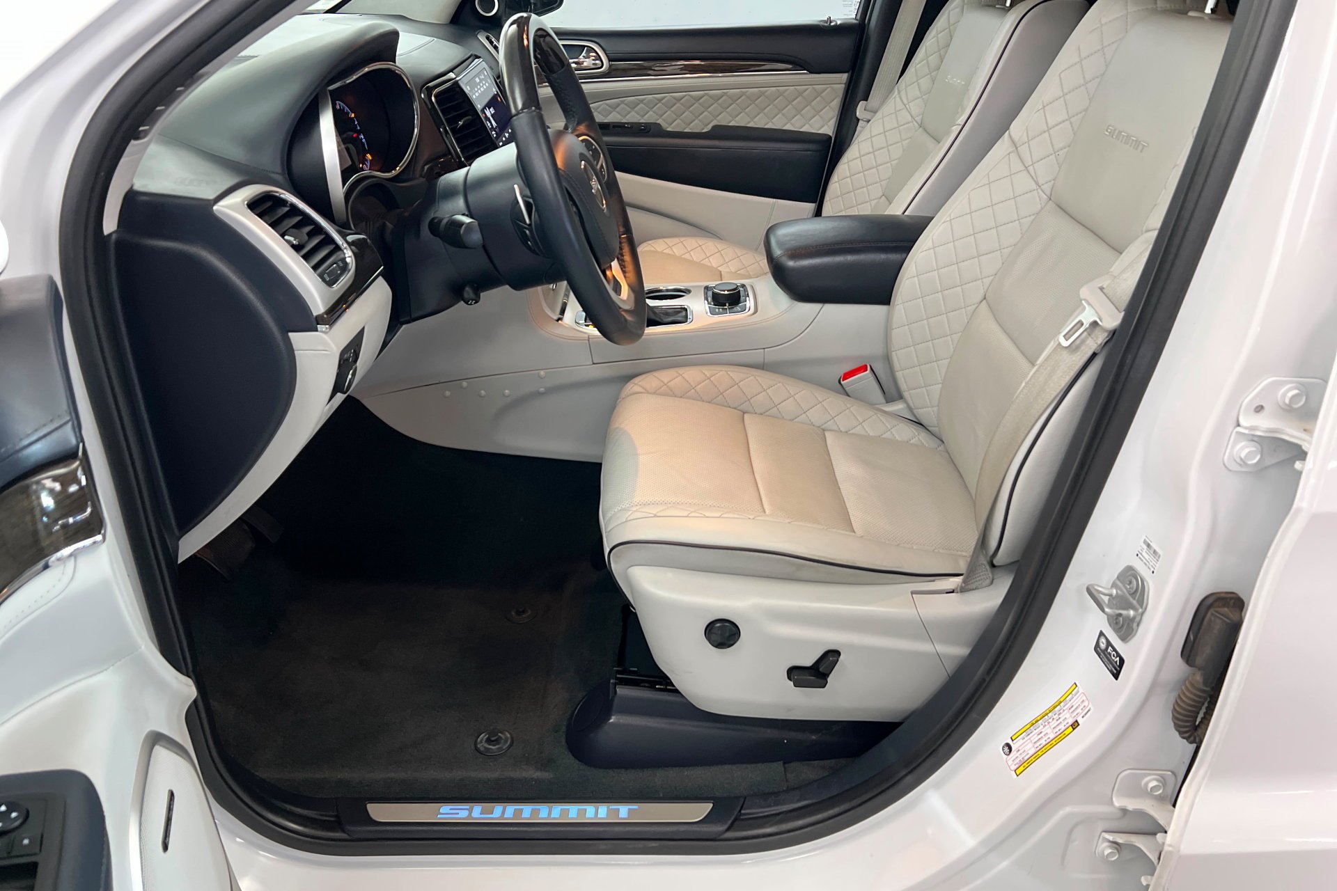 Used 2021 Ivory 3-Coat Jeep Summit image 19