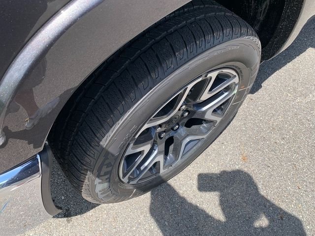 New 2026 Granite Crystal Metallic Clear-Coat Exterior Paint RAM Laramie image 10