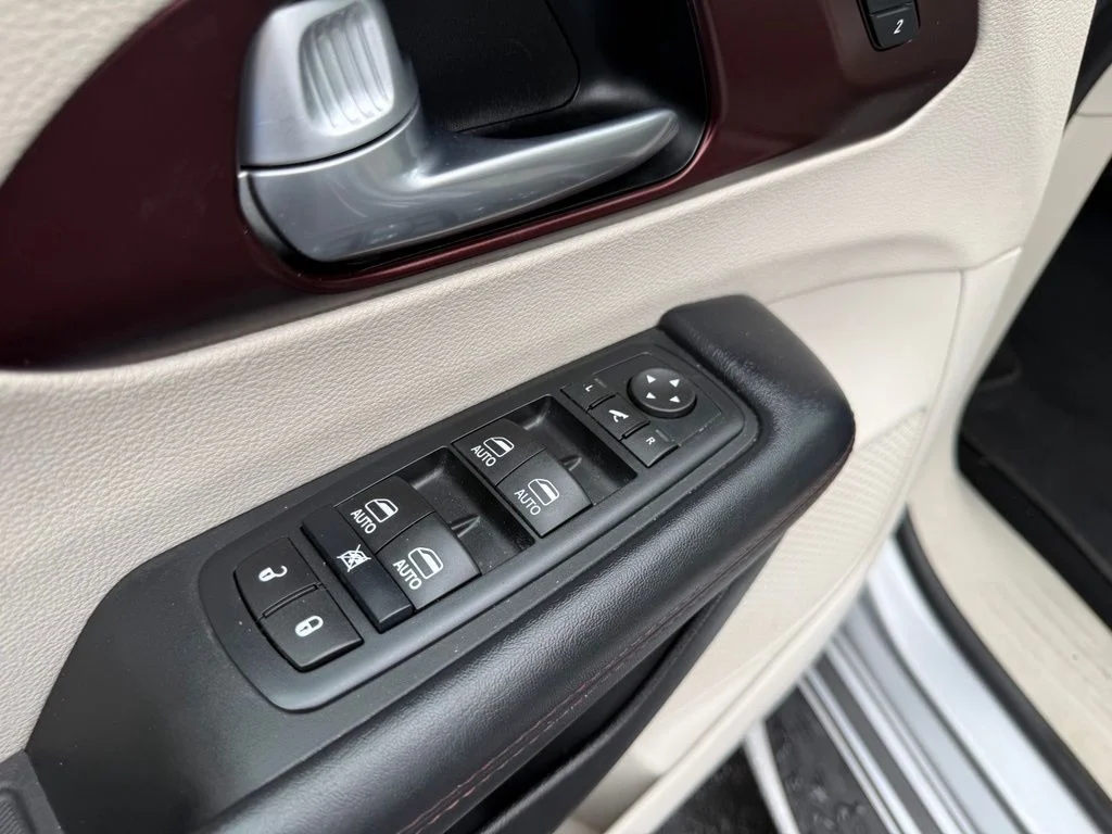 Certified Used 2017 Silver Chrysler Limited image 11