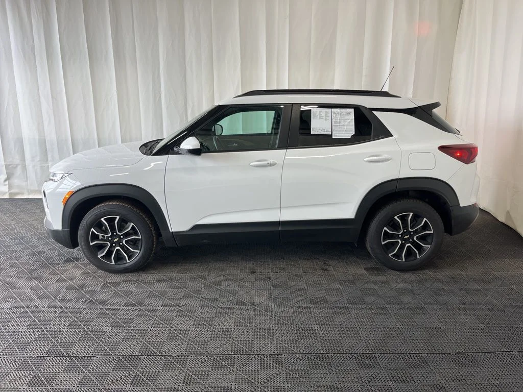 Used 2023 White Chevrolet ACTIV image 25