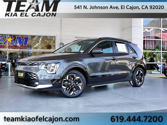 Used 2023 Gray Kia Wave image 2