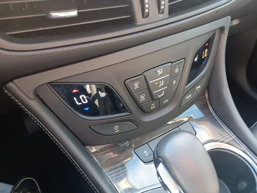 Used 2019 Bronze Alloy Metallic Buick Premium I image 32