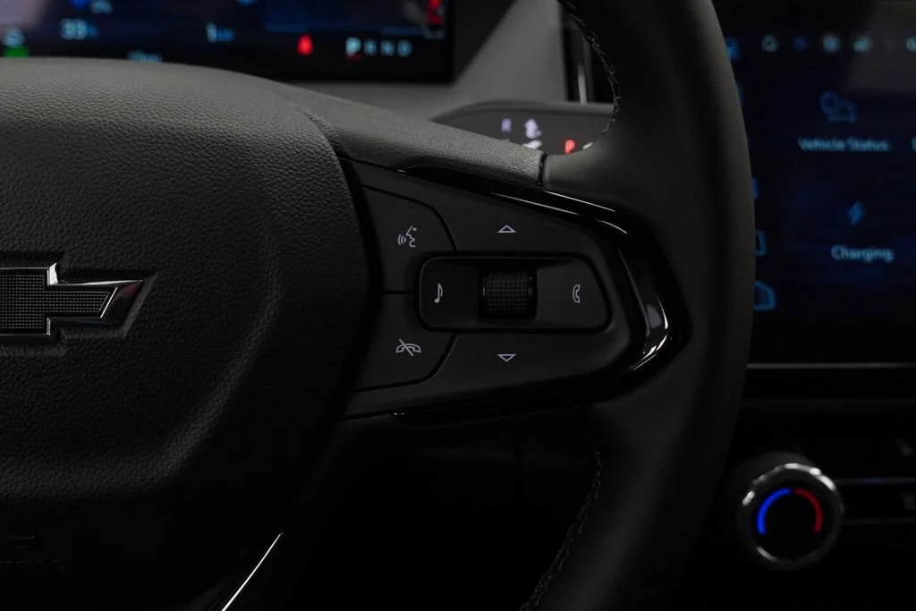 New 2027 Summit White Chevrolet LT image 19