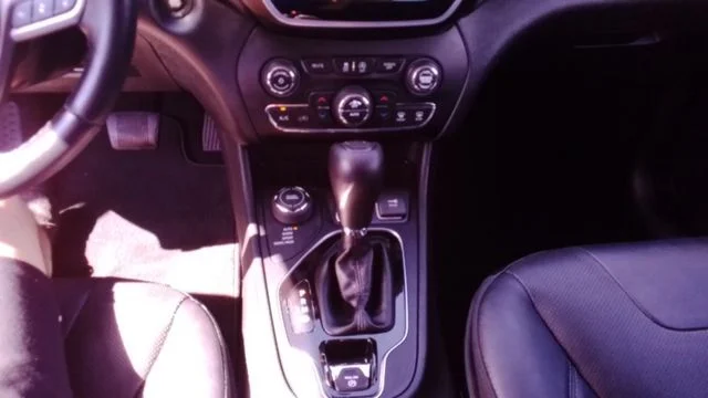 Used 2019 Silver Jeep Limited image 13