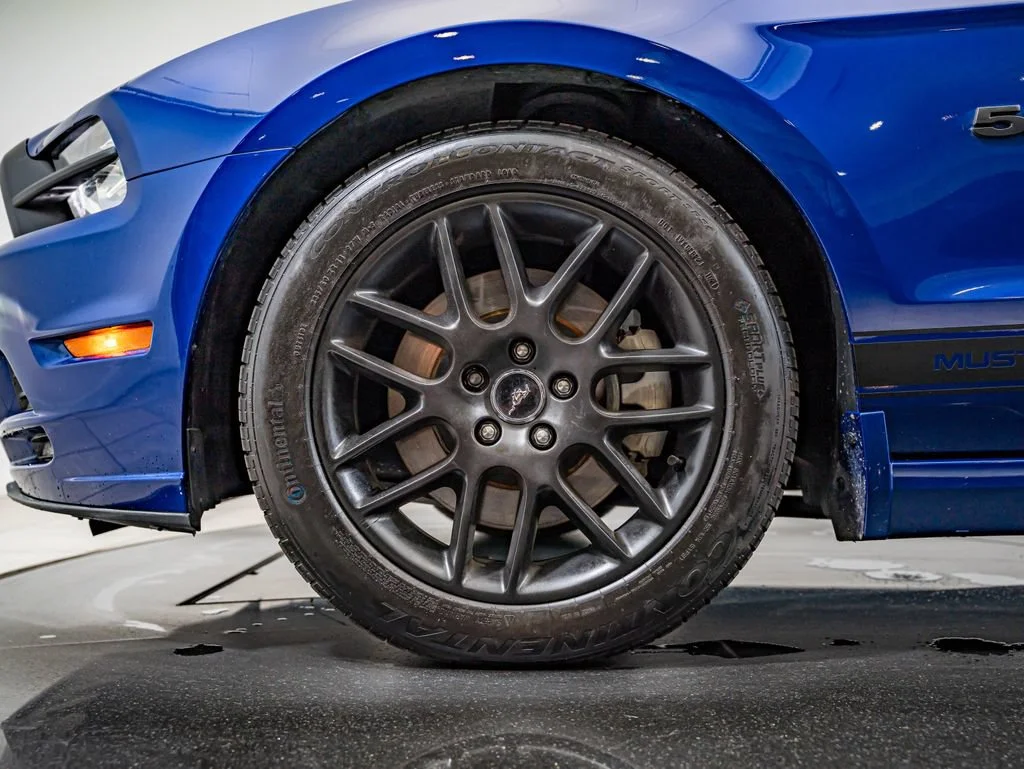 Used 2013 Blue Metallic Ford GT Premium image 12