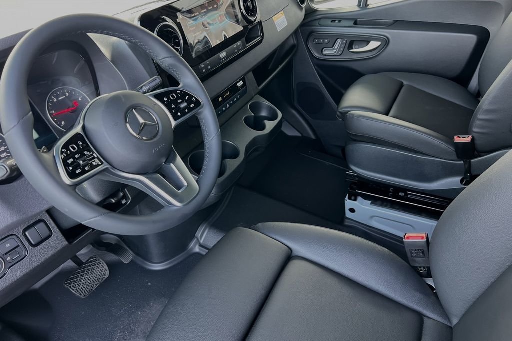 Used 2024 Silver Mercedes-Benz Cargo 170 WB image 9