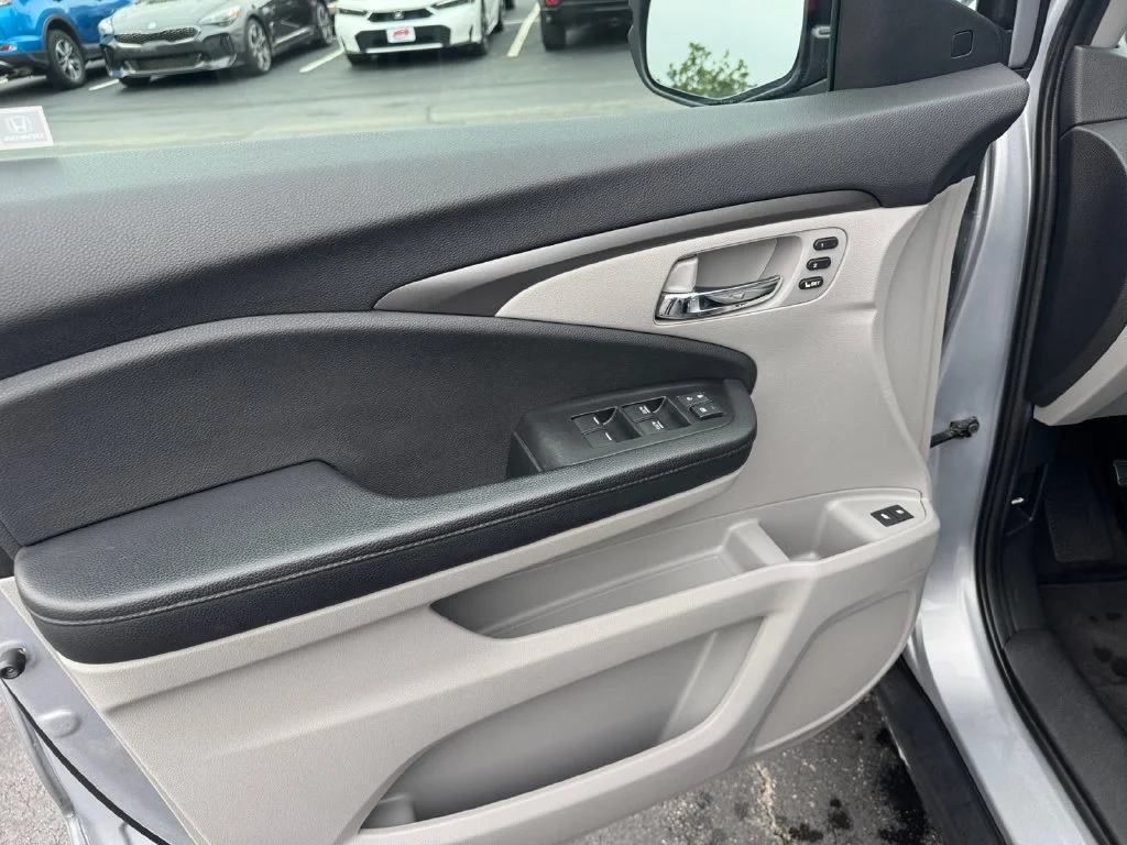 Certified Used 2019 Silver Honda EX-L image 21