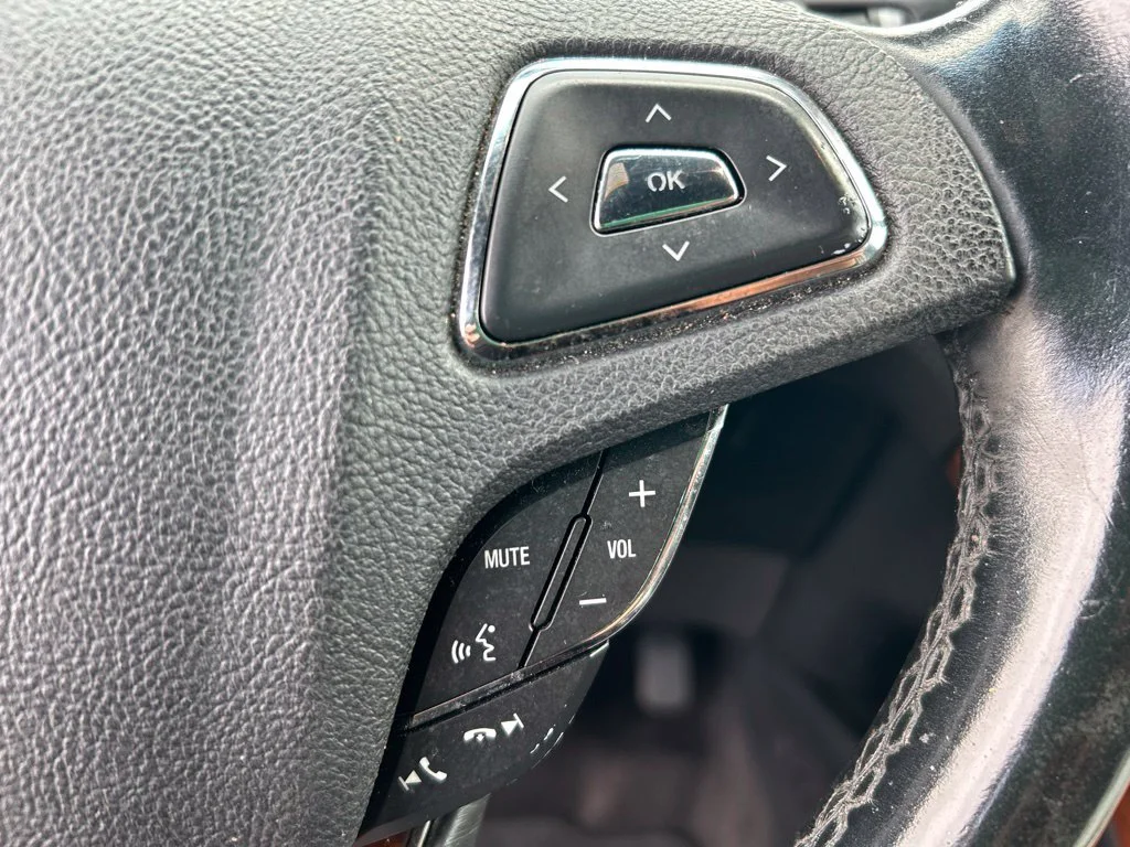 Used 2016 Red Lincoln Select image 19