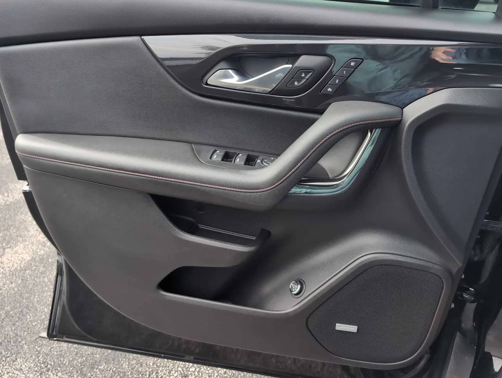 Used 2020 BLACK Chevrolet RS image 23