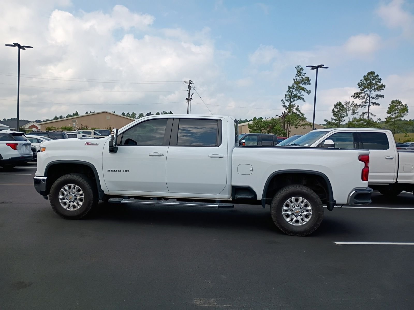 Used 2024 White Chevrolet LT image 9