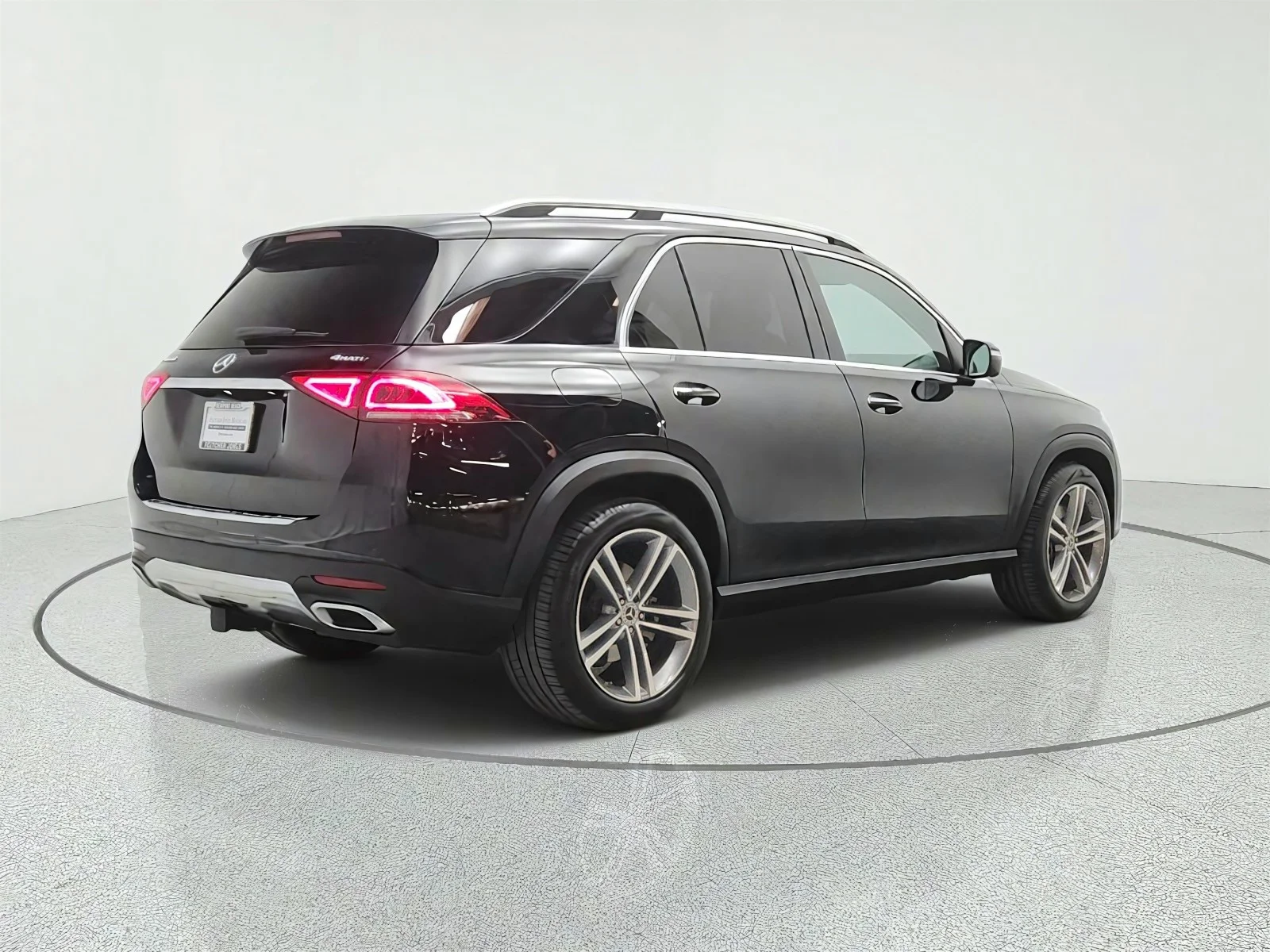 Used 2022 Black Mercedes-Benz GLE 450 4MATIC® SUV image 5