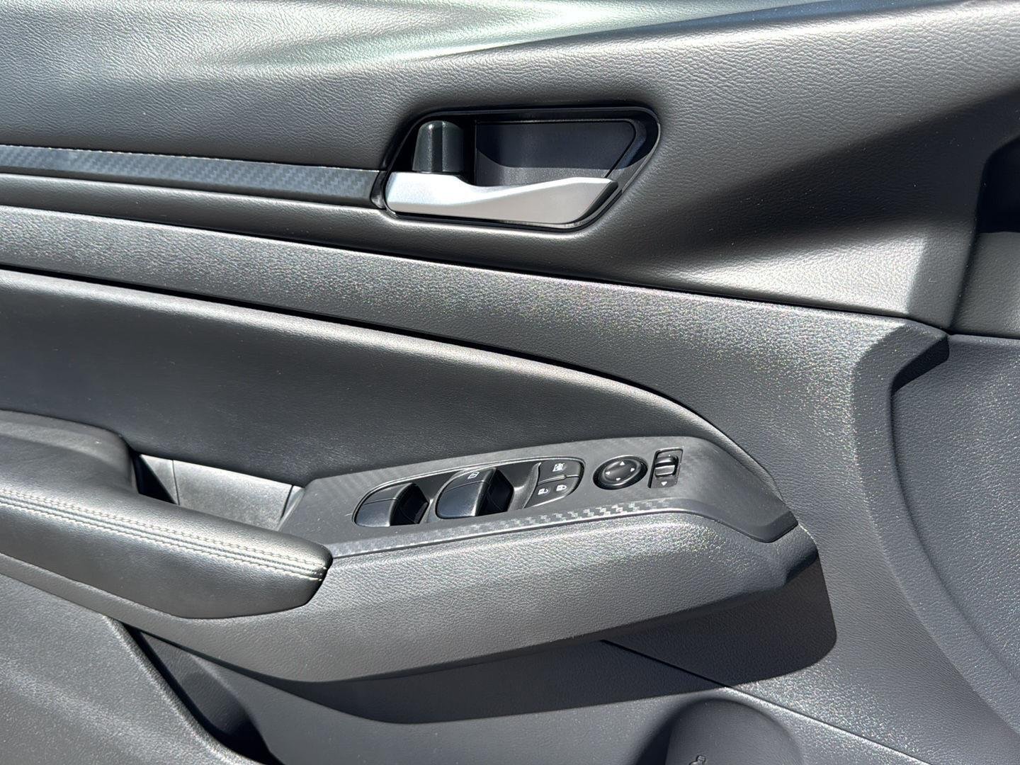 2025 Nissan Altima SV - Photo 25