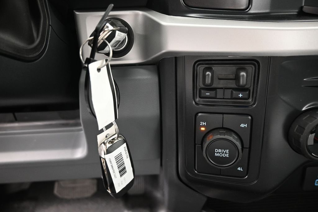 New 2026 Oxford White Ford XL image 16