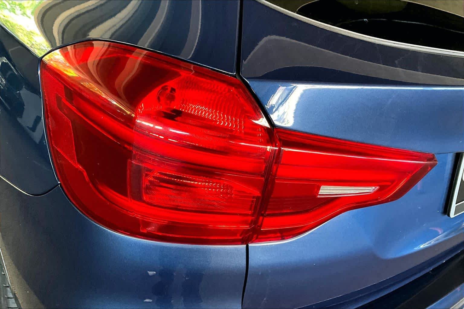 Used 2018 Phytonic Blue Metallic BMW xDrive30i image 28