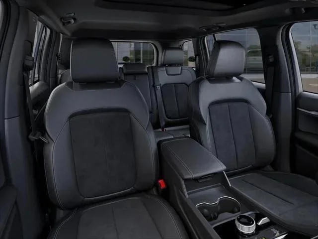 New 2026 Diamond Black Crystal Pearlcoat Jeep Laredo image 94