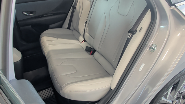 Certified Used 2025 Fluid Metal Hyundai Limited image 24