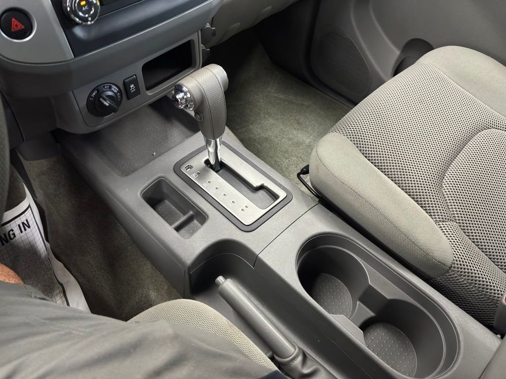 Used 2014 Silver Nissan SV image 26