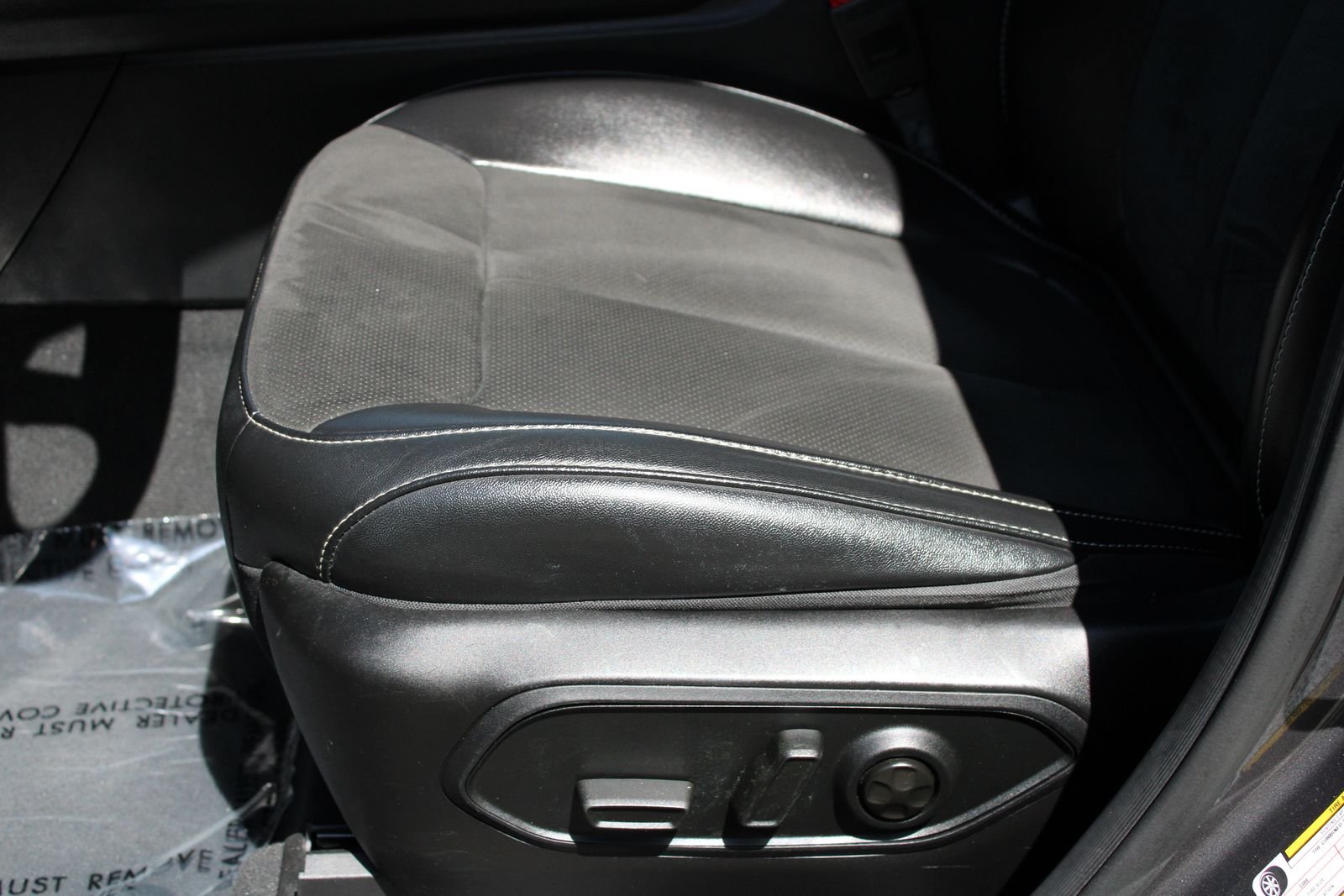 Used 2024 Gray Jeep Altitude image 27