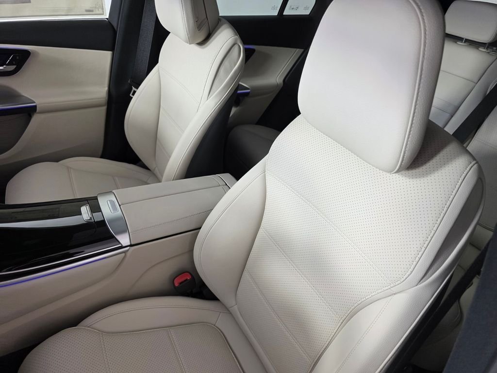 New 2027 Verde Silver Metallic Mercedes-Benz GLC 300 image 8