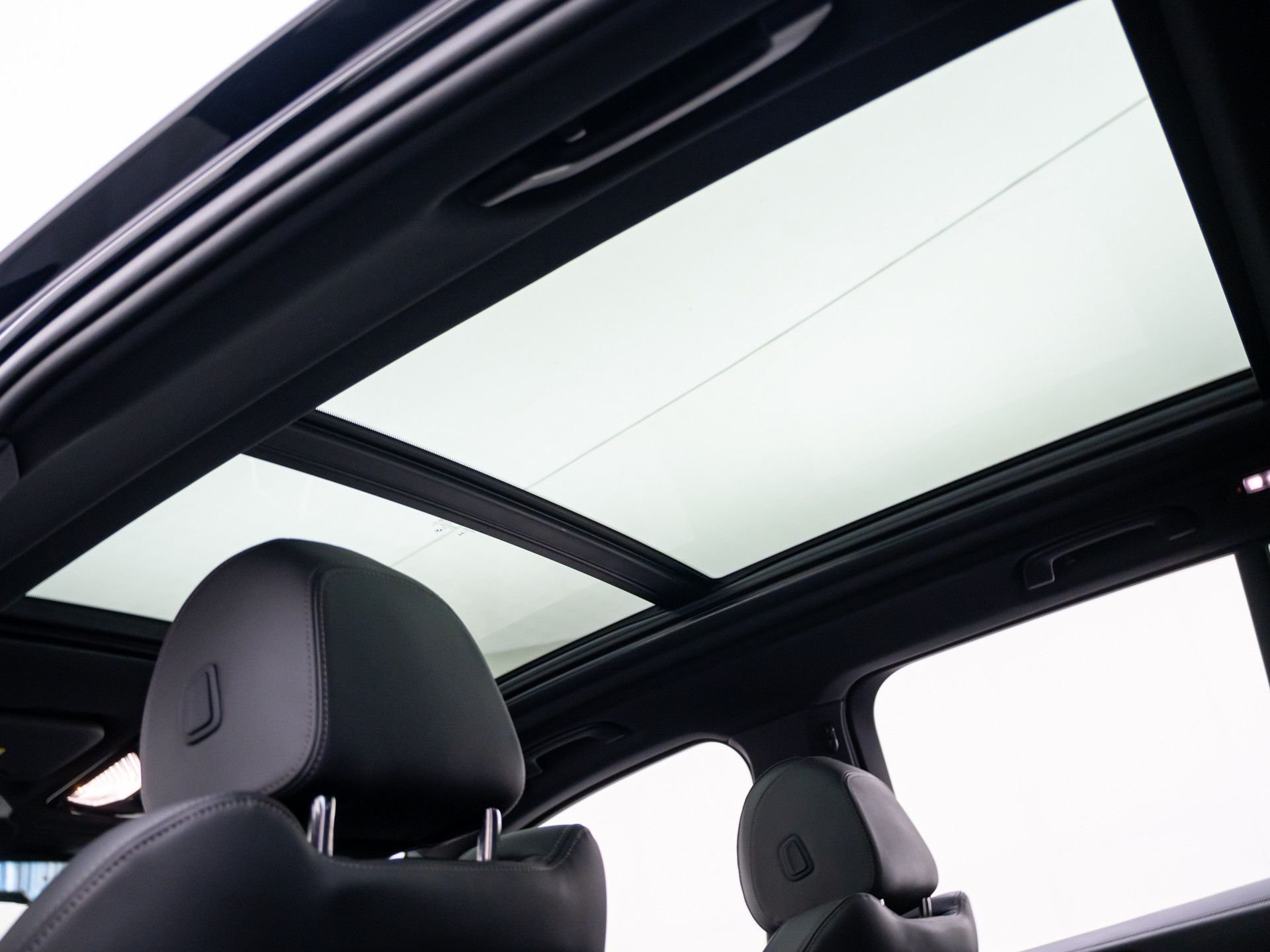 New 2026 Carbon Black Metallic BMW xDrive50e image 19