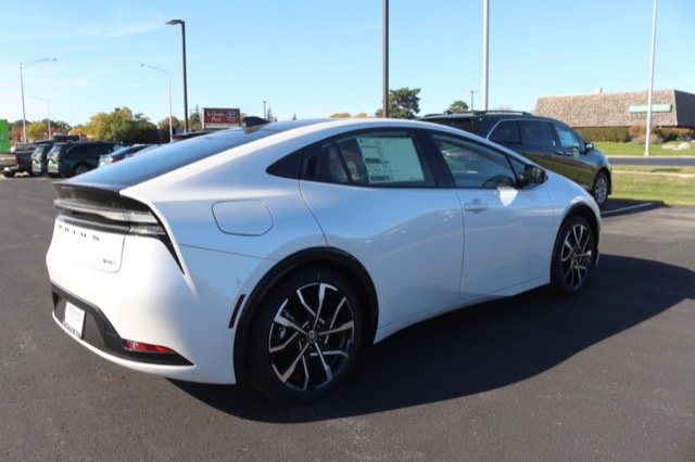 New 2026 Wind Chill Pearl <sup>1</sup> Toyota  XSE Premium image 3