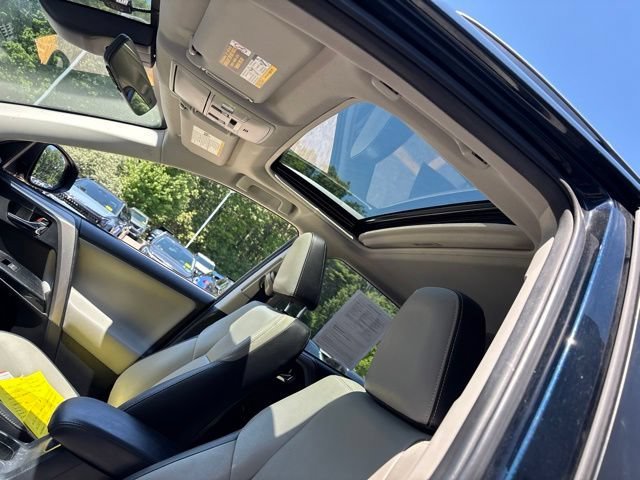 Used 2018 Aqua Toyota Limited image 16