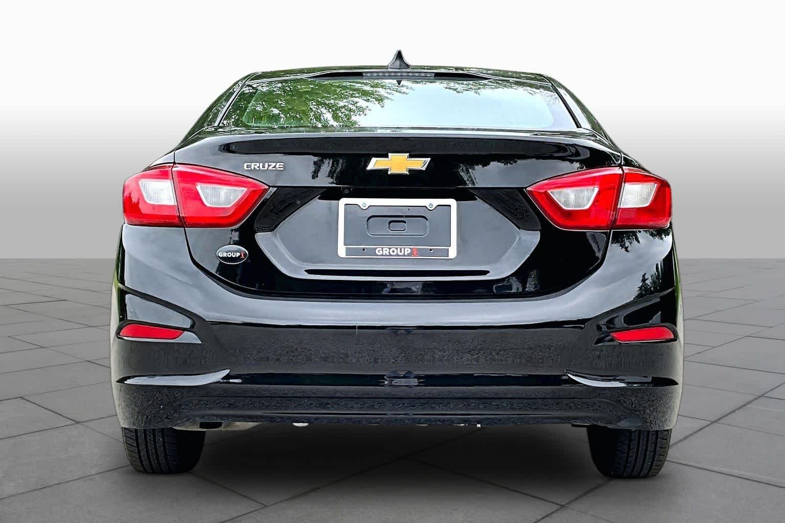 Pre-Owned 2018 Chevrolet Cruze LS