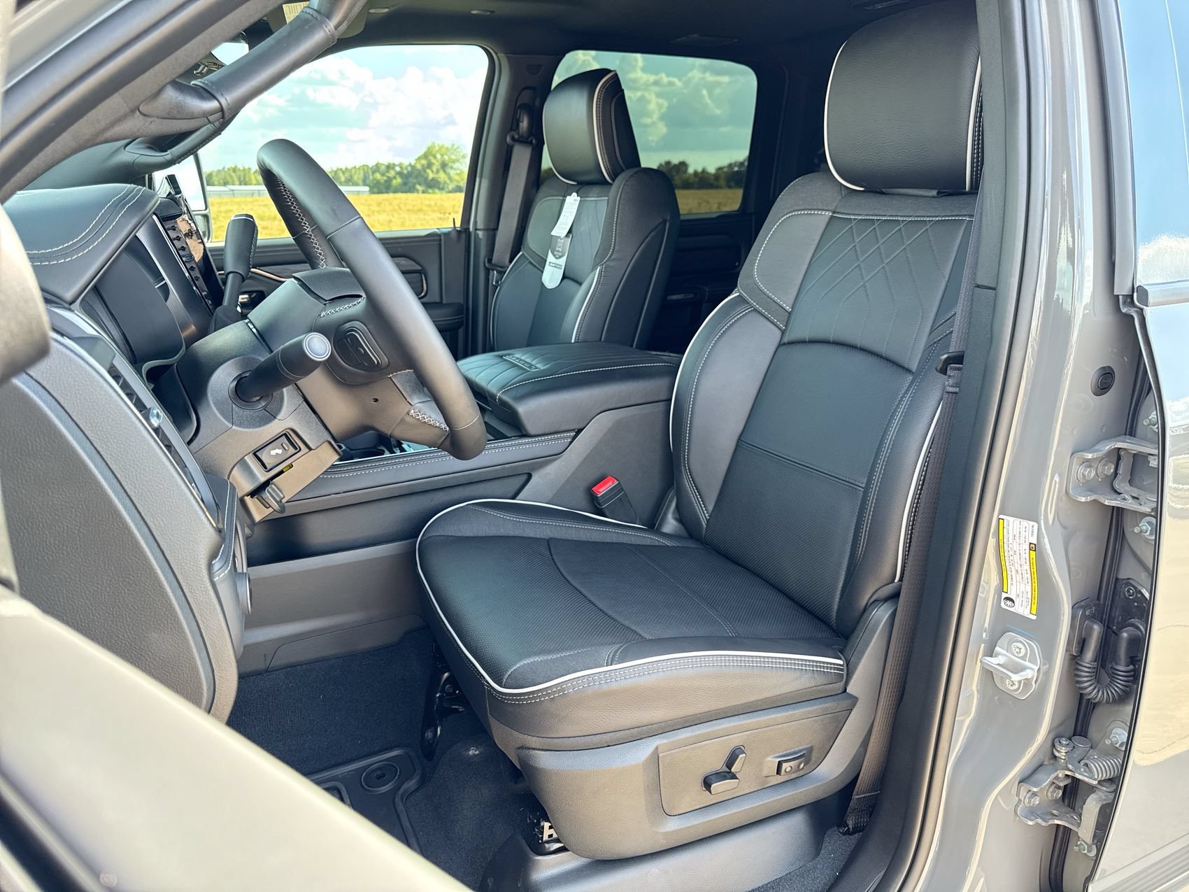 New 2026 Ceramic Gray Clearcoat Ram Limited image 11