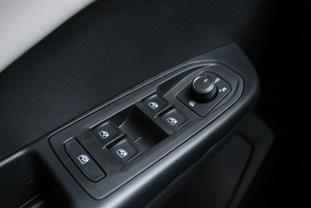 2025 Volkswagen Taos SEL - Photo 15