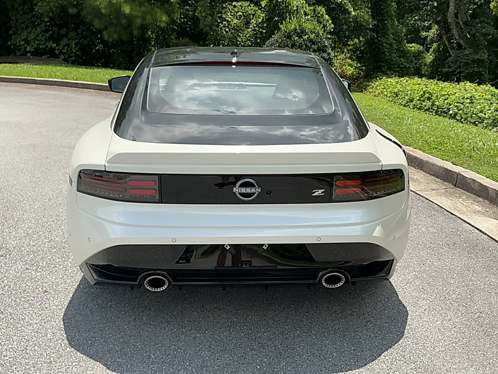 New 2026 Pearl White Tricoat/Super Black Nissan Performance image 14