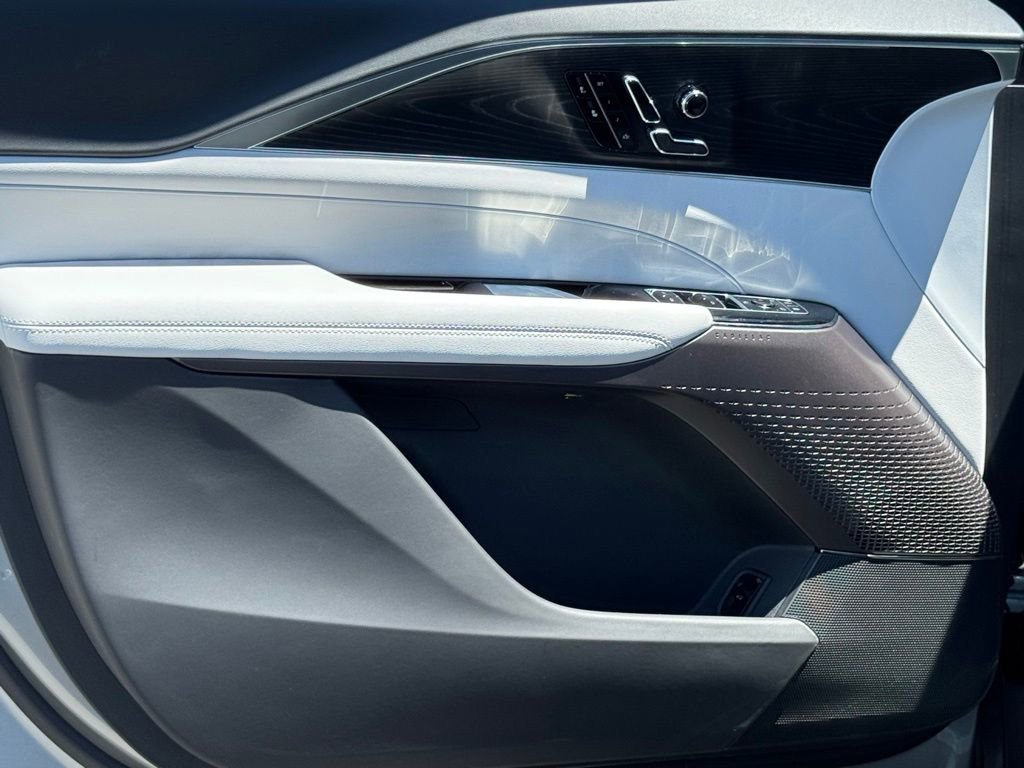 2026 Cadillac LYRIQ Luxury - Photo 16