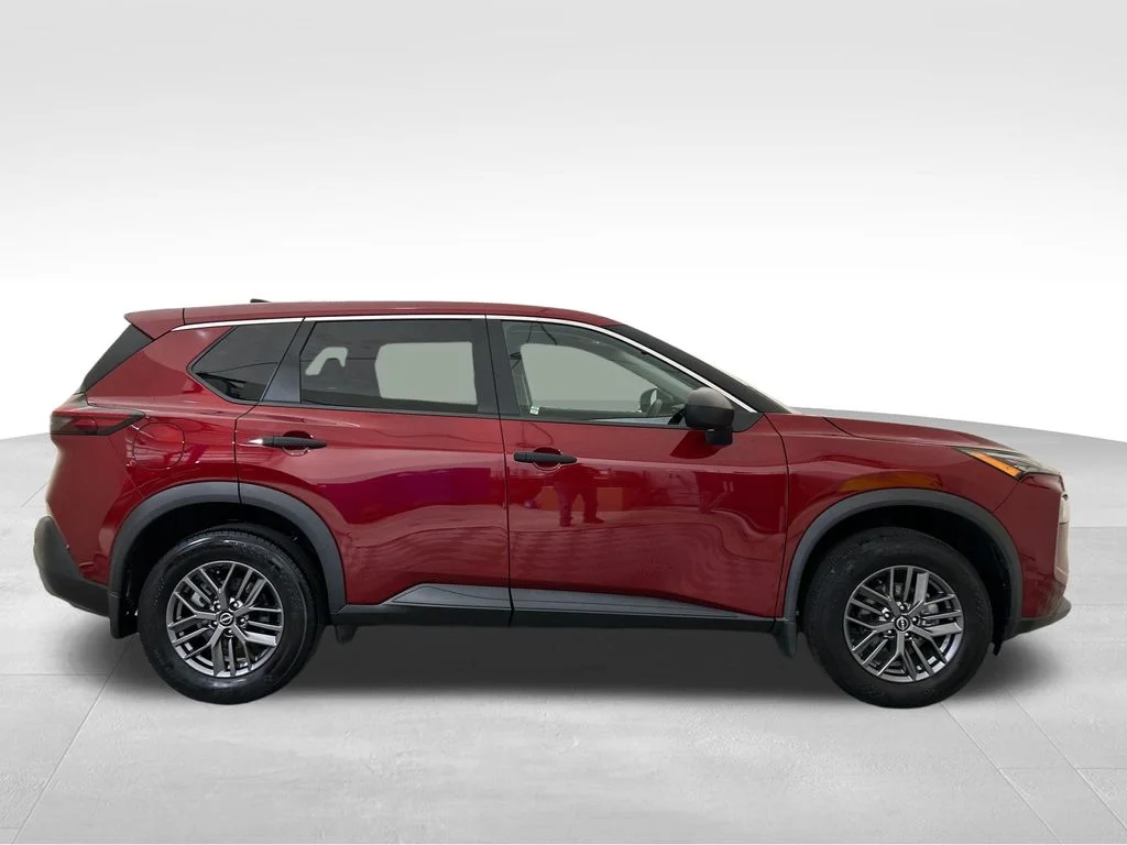 Used 2023 Red Nissan S image 7