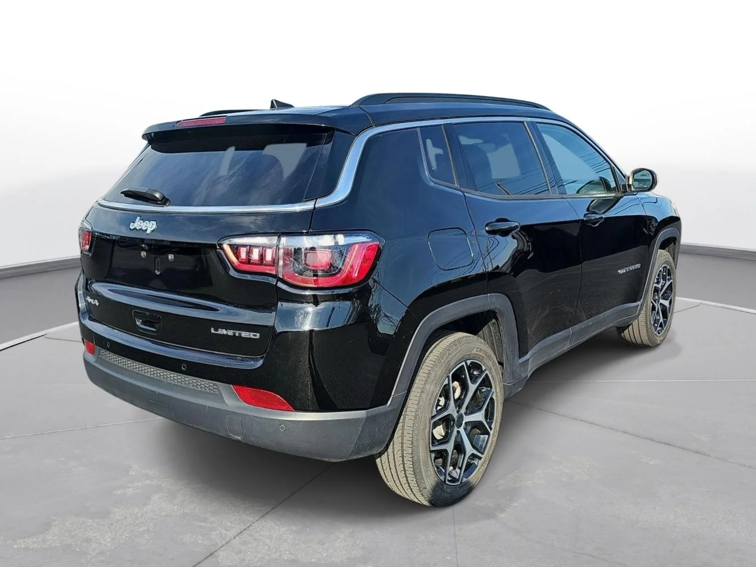 Used 2025 Diamond Black Jeep Limited image 5
